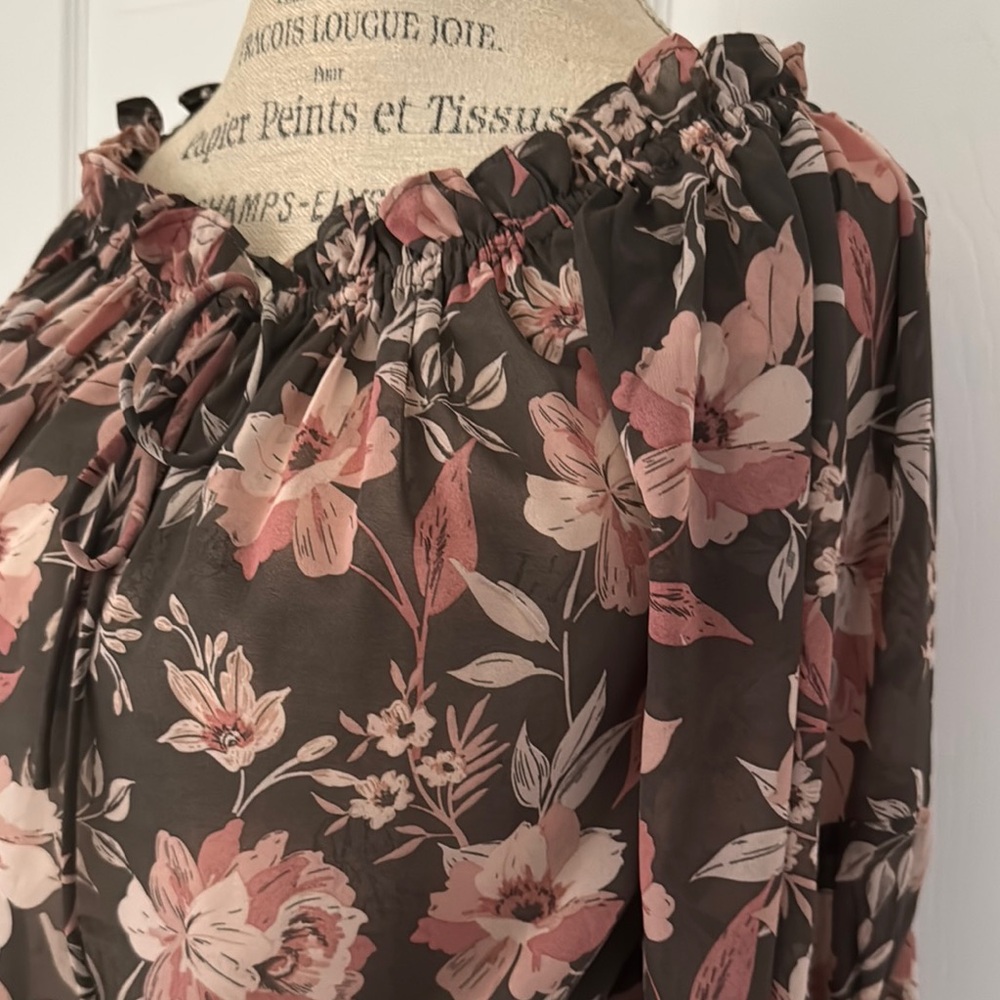 Dress Forum brand womens Floral Women's Blouse